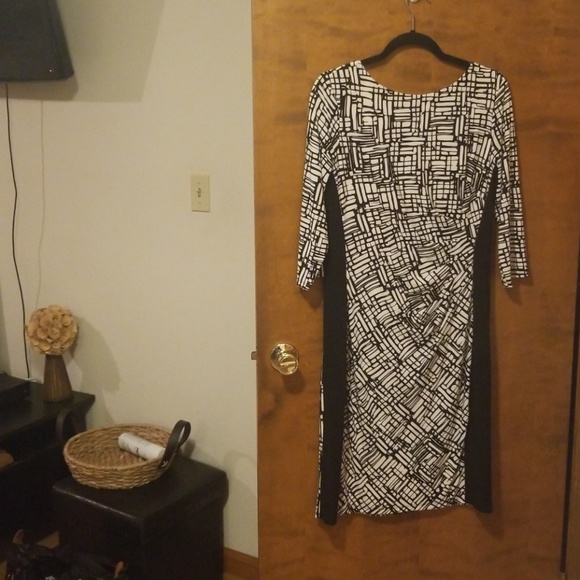 Dress - Picture 3 of 3